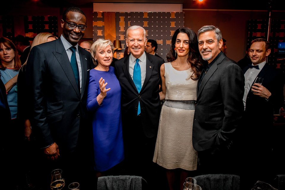 Νταβός: Η Λαγκάρντ ρωτάει τον Τζορτζ Κλούνεϊ αν η Αμάλ είναι έγκυος [εικόνες] | iefimerida.gr 4