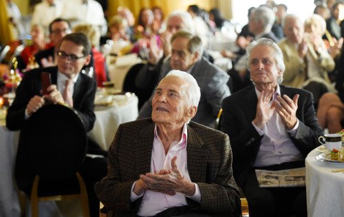 Μάικλ Ντάγκλας: Ο Τραμπ δεν είναι ηλίθιος, να δούμε τις 100 πρώτες ημέρες του | iefimerida.gr 1