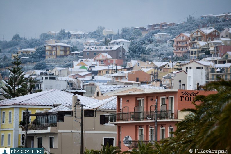 Στα λευκά ντύθηκε η Κεφαλονιά -Μετά από 30 χρόνια! [εικόνες] | iefimerida.gr 4