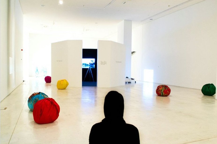 Σπουδαστές φωτογραφίζουν το ΕΜΣΤ και εκθέτουν τα έργα τους στο Μουσείο [εικόνες] | iefimerida.gr 0