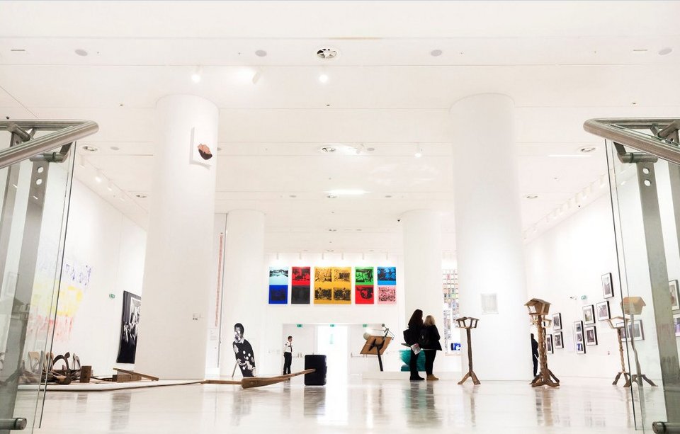 Σπουδαστές φωτογραφίζουν το ΕΜΣΤ και εκθέτουν τα έργα τους στο Μουσείο [εικόνες] | iefimerida.gr 3