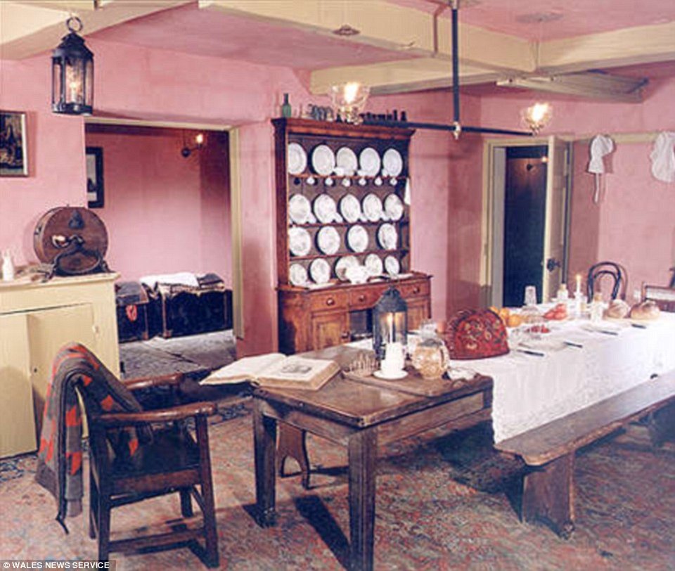 Η έπαυλη εκατομμυρίων που πωλήθηκε για 1,17 ευρώ στην Ουαλία [εικόνες] | iefimerida.gr 3