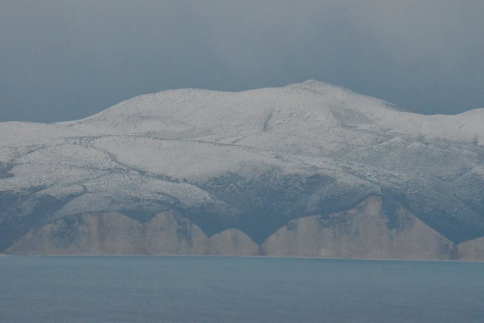 Στα λευκά ντύθηκε η Κεφαλονιά -Μετά από 30 χρόνια! [εικόνες] | iefimerida.gr 8