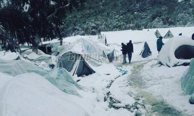 Τραγική κατάσταση στη Μόρια -«Πνιγμένες» στο χιόνι οι σκηνές των μεταναστών [εικόνες] | iefimerida.gr 1