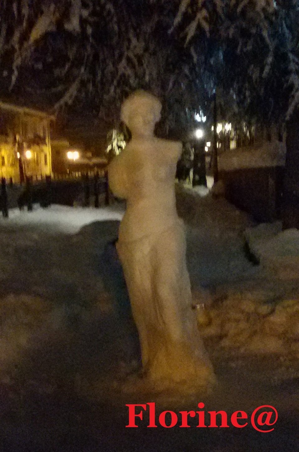 Απίστευτο γλυπτό στη Φλώρινα -Φοιτητής δημιούργησε την Αφροδίτη της Μήλου από... χιόνι [εικόνες] | iefimerida.gr 0