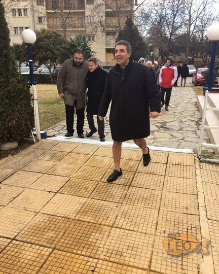 Ο βουλευτής της Ενωσης Κεντρώων Αριστείδης Φωκάς βούτηξε για τον σταυρό [εικόνες]  | iefimerida.gr 3