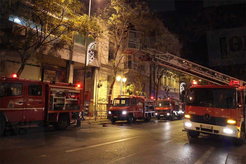 Εβαλαν γκαζάκια στο ίδρυμα Θεμιστοκλή και Δημητρίου Τσάτσου στην Ακαδημίας [εικόνες] | iefimerida.gr 3