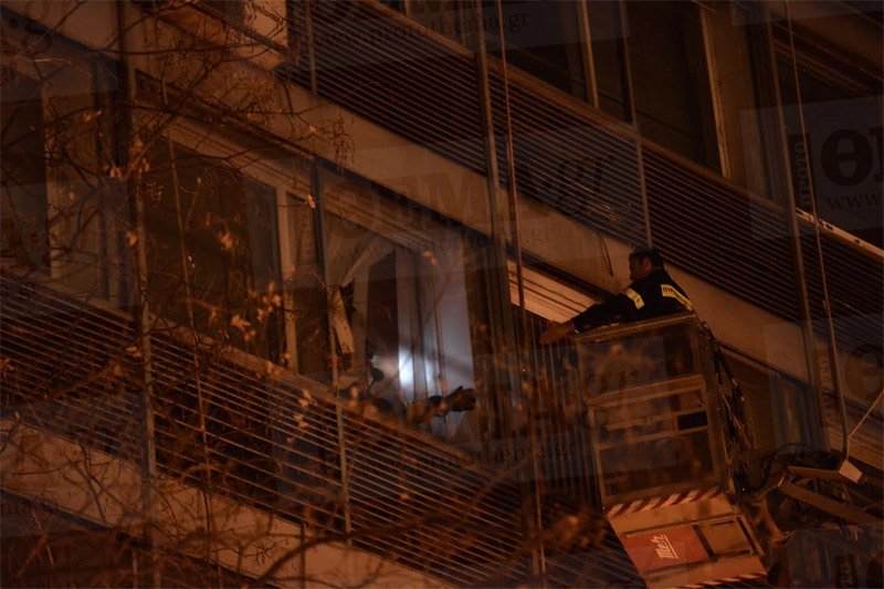 Εβαλαν γκαζάκια στο ίδρυμα Θεμιστοκλή και Δημητρίου Τσάτσου στην Ακαδημίας [εικόνες] | iefimerida.gr 1