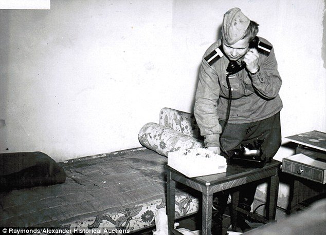 Για πρώτη φορά στο φως: Αυτό είναι το τηλέφωνο που χρησιμοποιούσε ο Χίτλερ στον πόλεμο [εικόνες]  | iefimerida.gr 1