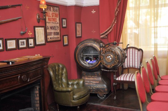 Μέσα στο φημισμένο Μουσείο του μάγου Χουντίνι στη Βουδαπέστη [εικόνες & βίντεο]   | iefimerida.gr 0