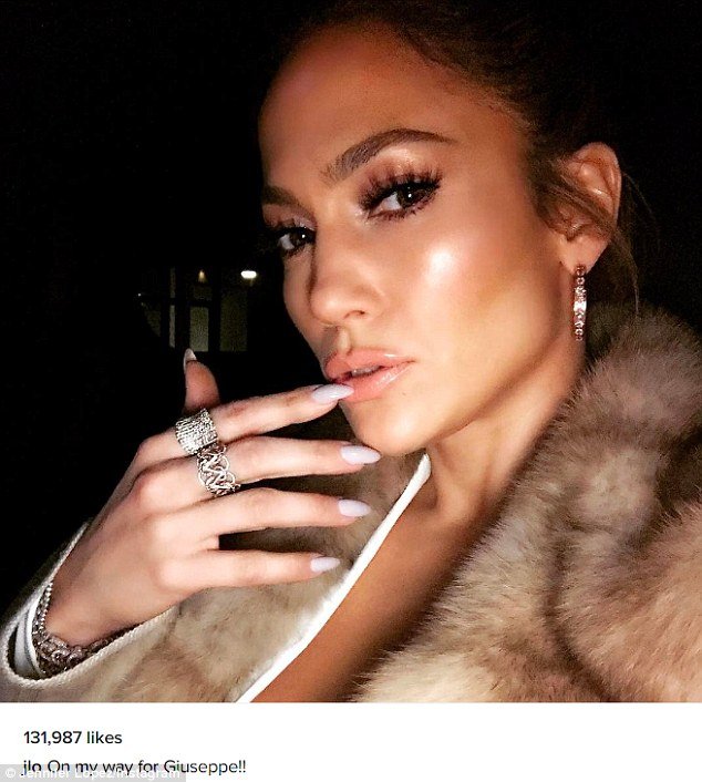 Το ατύχημα της Τζένιφερ Λόπεζ που αποκάλυψε τι κάνει και έχει τόσο πλούσιο μπούστο [εικόνες] | iefimerida.gr 2