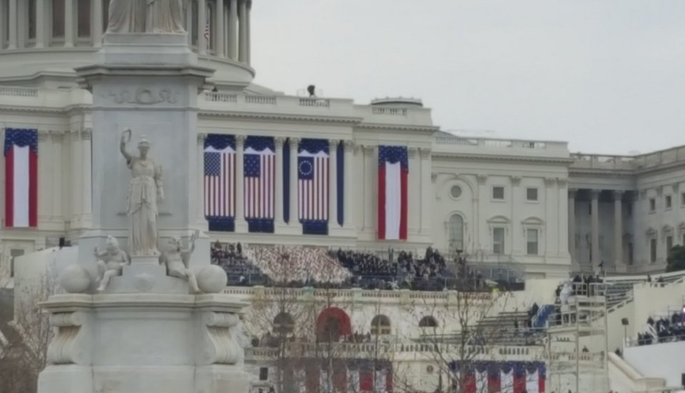 Ορκίστηκε ο Τραμπ-Βίαια επεισόδια στην Ουάσιγκτον, δεκάδες συλλήψεις [βίντεο] | iefimerida.gr 9