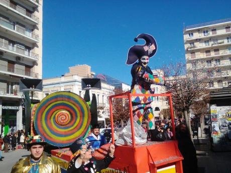 Σε ρυθμούς καρναβαλιού η Πάτρα -Αρχισαν οι εκδηλώσεις [εικόνες] | iefimerida.gr 1