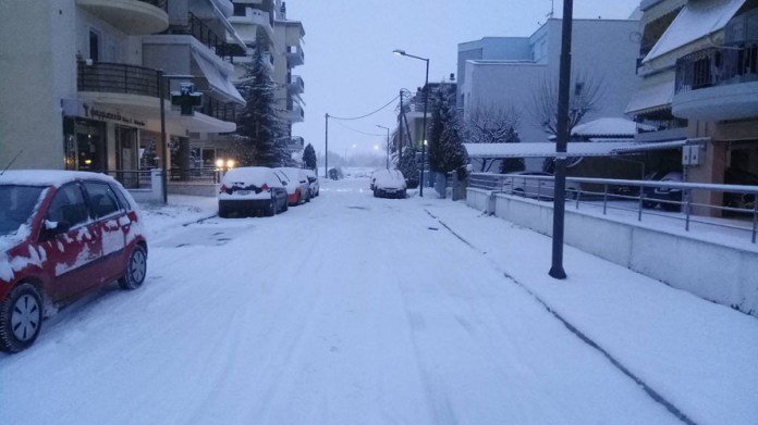 Στον «πάγο» Λάρισα, Τρίκαλα, Καρδίτσα -Πυκνό χιόνι, χαμηλές θερμοκρασίες [εικόνες] | iefimerida.gr 0