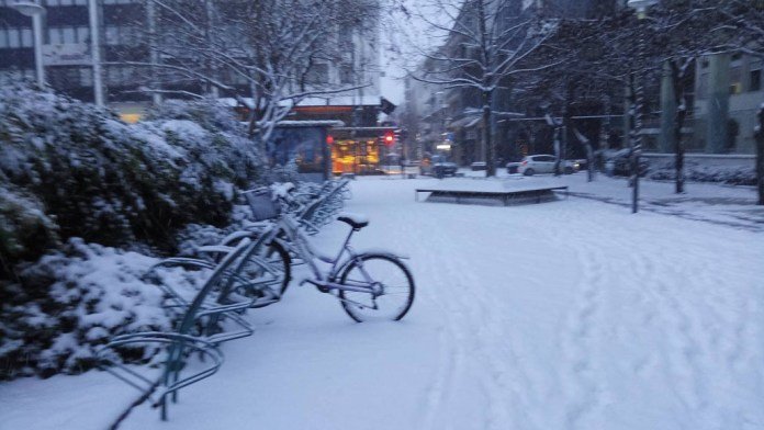 Στον «πάγο» Λάρισα, Τρίκαλα, Καρδίτσα -Πυκνό χιόνι, χαμηλές θερμοκρασίες [εικόνες] | iefimerida.gr 11