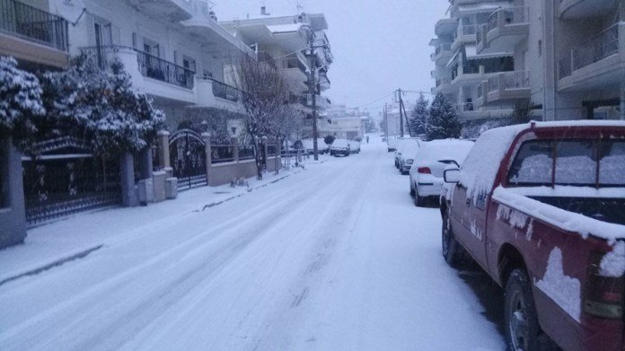 Στον «πάγο» Λάρισα, Τρίκαλα, Καρδίτσα -Πυκνό χιόνι, χαμηλές θερμοκρασίες [εικόνες] | iefimerida.gr 1