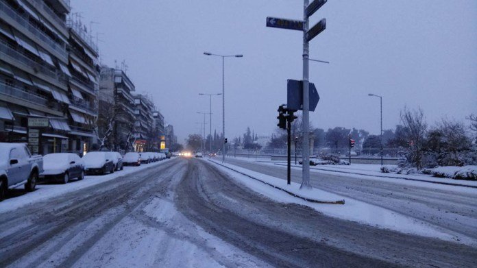 Στον «πάγο» Λάρισα, Τρίκαλα, Καρδίτσα -Πυκνό χιόνι, χαμηλές θερμοκρασίες [εικόνες] | iefimerida.gr 5