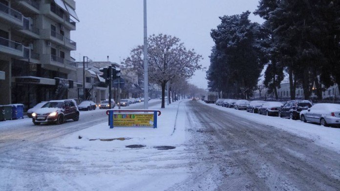 Στον «πάγο» Λάρισα, Τρίκαλα, Καρδίτσα -Πυκνό χιόνι, χαμηλές θερμοκρασίες [εικόνες] | iefimerida.gr 6