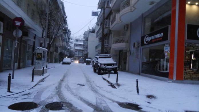 Στον «πάγο» Λάρισα, Τρίκαλα, Καρδίτσα -Πυκνό χιόνι, χαμηλές θερμοκρασίες [εικόνες] | iefimerida.gr 9
