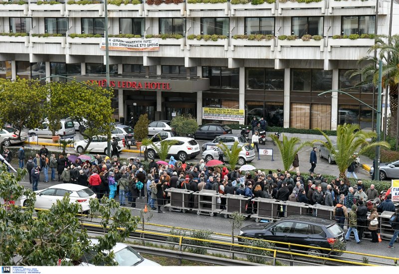 Oδόφραγμα στη λεωφόρο Συγγρού έστησαν οι εργαζόμενοι στο Athens Ledra [εικόνες] | iefimerida.gr 1