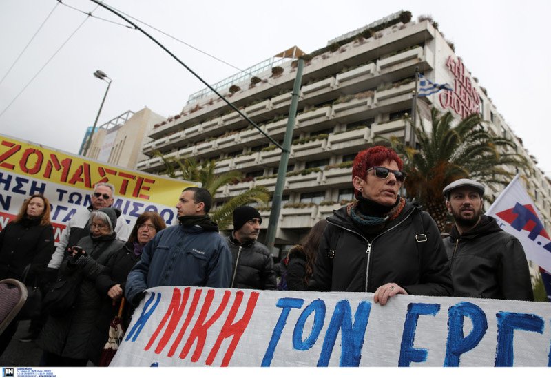 Oδόφραγμα στη λεωφόρο Συγγρού έστησαν οι εργαζόμενοι στο Athens Ledra [εικόνες] | iefimerida.gr 2