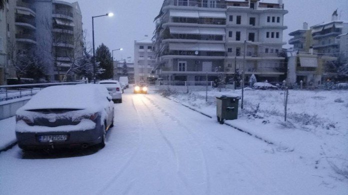 Στον «πάγο» Λάρισα, Τρίκαλα, Καρδίτσα -Πυκνό χιόνι, χαμηλές θερμοκρασίες [εικόνες] | iefimerida.gr 2