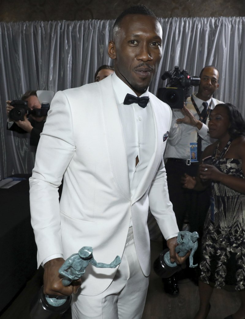  Σε σόου κατά του Τραμπ μετατράπηκε γιορτή του Χόλιγουντ -Τον στόλισαν ηθοποιοί [εικόνες]  | iefimerida.gr 2