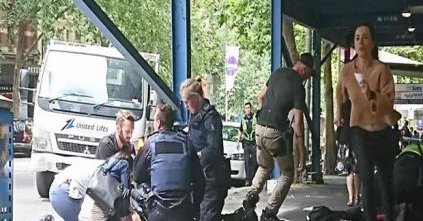 Μελβούρνη: Αυτός είναι ο ελληνικής καταγωγής οδηγός που σκόρπισε τον θάνατο [εικόνες & βίντεο] | iefimerida.gr 7