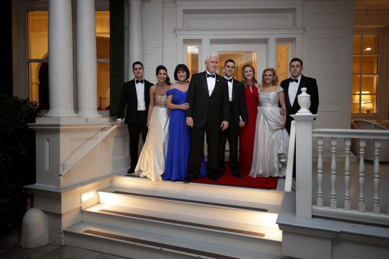 Σαν φτωχοί συγγενείς του Τραμπ -Γιατί η οικογένεια του Μάικ Πενς είναι τόσο «μαζεμένη» [εικόνες] | iefimerida.gr 22