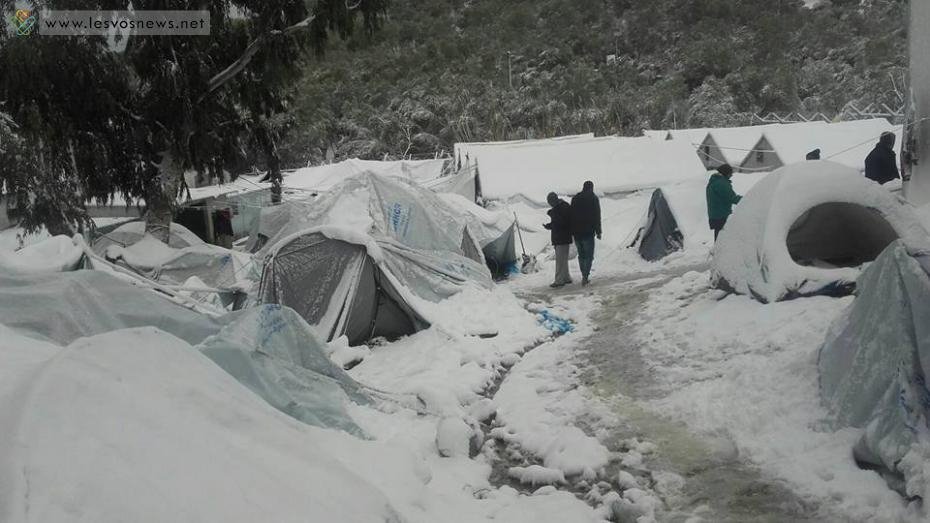Τραγική κατάσταση στη Μόρια -«Πνιγμένες» στο χιόνι οι σκηνές των μεταναστών [εικόνες] | iefimerida.gr 4