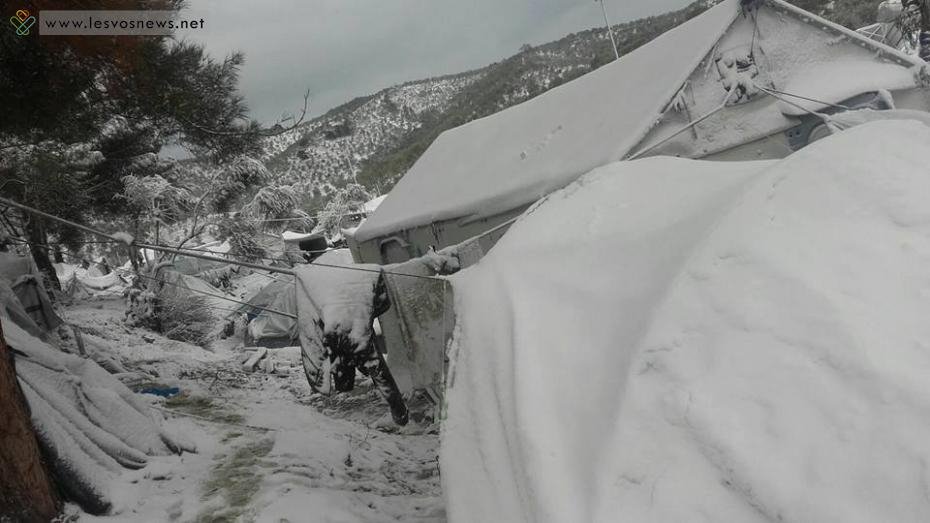 Τραγική κατάσταση στη Μόρια -«Πνιγμένες» στο χιόνι οι σκηνές των μεταναστών [εικόνες] | iefimerida.gr 2