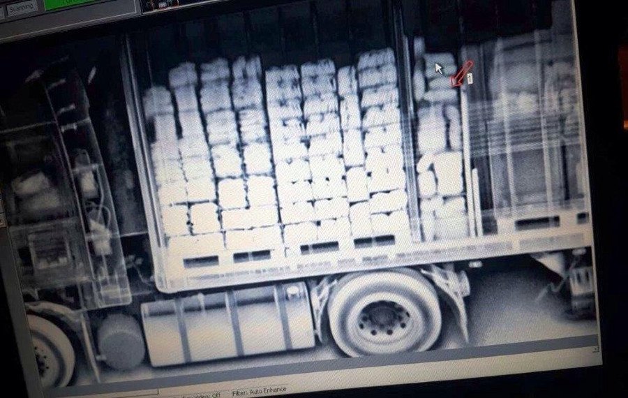  Στη φάκα της αστυνομίας σπείρα εξαγωγής ναρκωτικών -Μετέφεραν κάνναβη σε εμπορεύματα οικοσκευής [εικόνες] | iefimerida.gr 1