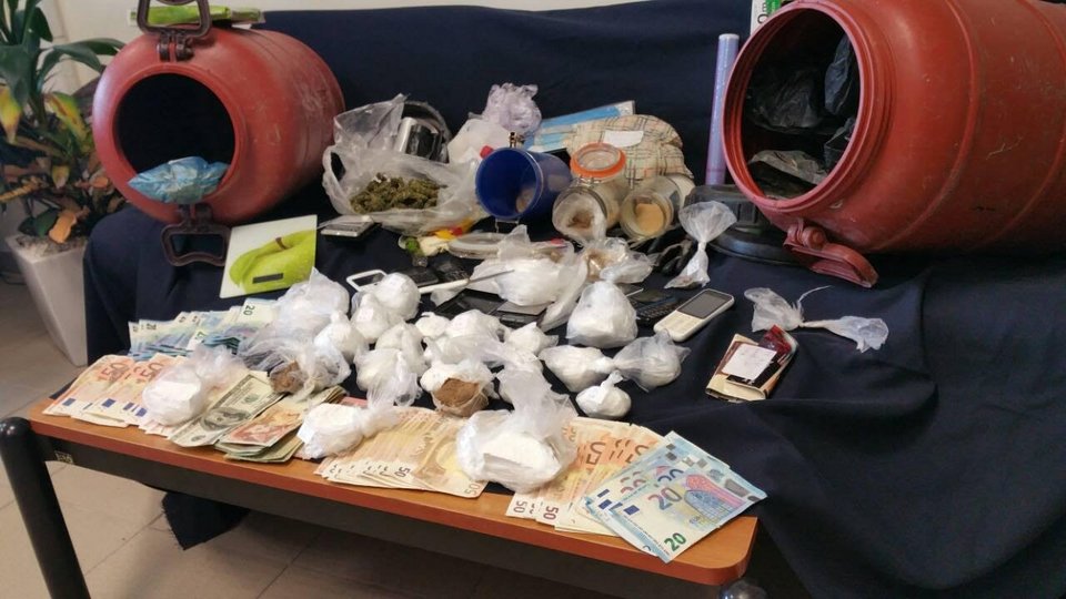 Νέο σκληρό ναρκωτικό στις πιάτσες της Κρήτης -Συνθετικό, μοιάζει με καστανή ζάχαρη [εικόνες] | iefimerida.gr 1