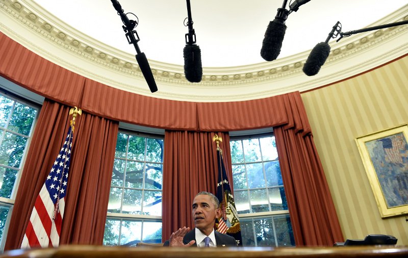 Το ραντεβού της Μελάνια με τον διακοσμητή και οι πρώτες αλλαγές στο Οβάλ Γραφείο: Χρυσές κουρτίνες, χαλί και μπροκάρ καναπέδες [εικόνες] | iefimerida.gr 0