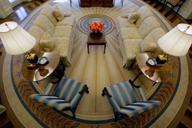 Το ραντεβού της Μελάνια με τον διακοσμητή και οι πρώτες αλλαγές στο Οβάλ Γραφείο: Χρυσές κουρτίνες, χαλί και μπροκάρ καναπέδες [εικόνες] | iefimerida.gr 3