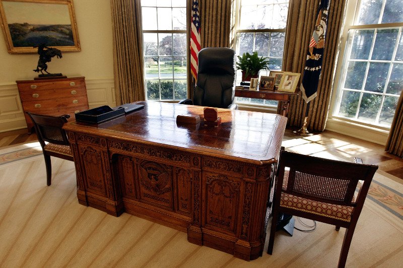 Το ραντεβού της Μελάνια με τον διακοσμητή και οι πρώτες αλλαγές στο Οβάλ Γραφείο: Χρυσές κουρτίνες, χαλί και μπροκάρ καναπέδες [εικόνες] | iefimerida.gr 5