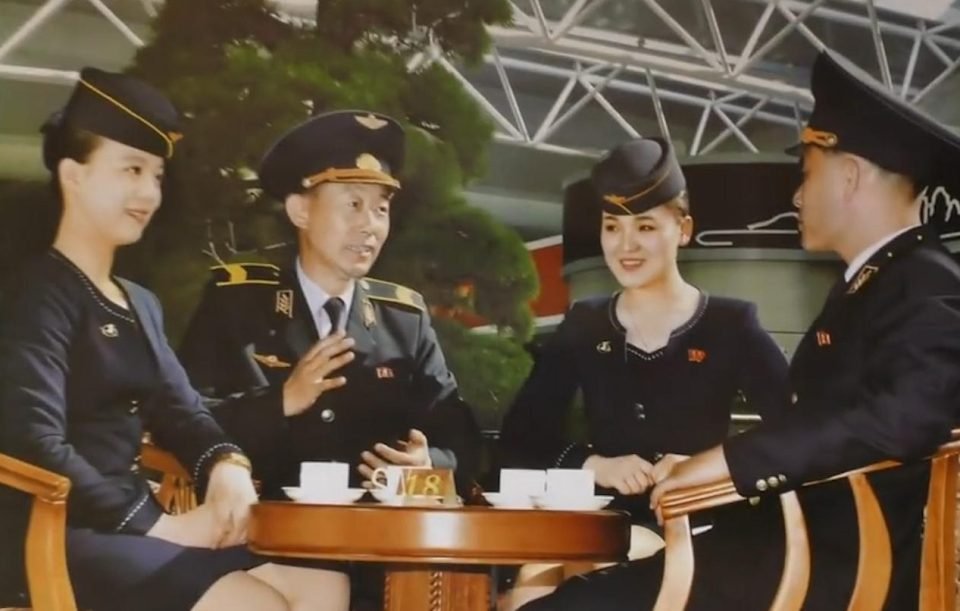 Οι «νέες» αεροσυνοδοί της Β. Κορέας: Με μίνι(!) φούστες στο επίσημο ημερολόγιο του 2017 [εικόνες]   | iefimerida.gr 0