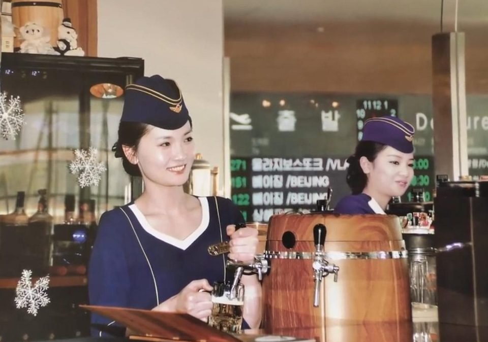 Οι «νέες» αεροσυνοδοί της Β. Κορέας: Με μίνι(!) φούστες στο επίσημο ημερολόγιο του 2017 [εικόνες]   | iefimerida.gr 3