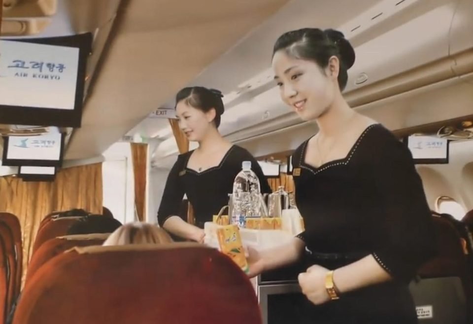 Οι «νέες» αεροσυνοδοί της Β. Κορέας: Με μίνι(!) φούστες στο επίσημο ημερολόγιο του 2017 [εικόνες]   | iefimerida.gr 2