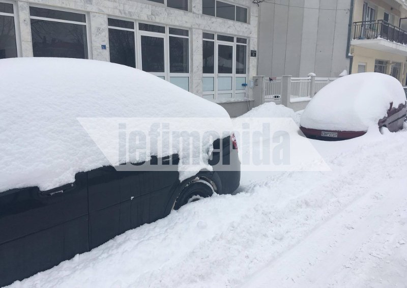 Θαμμένη στο χιόνι η Ορεστιάδα -14 οχήματα του στρατού στη μάχη του αποχιονισμού [εικόνες] | iefimerida.gr 0