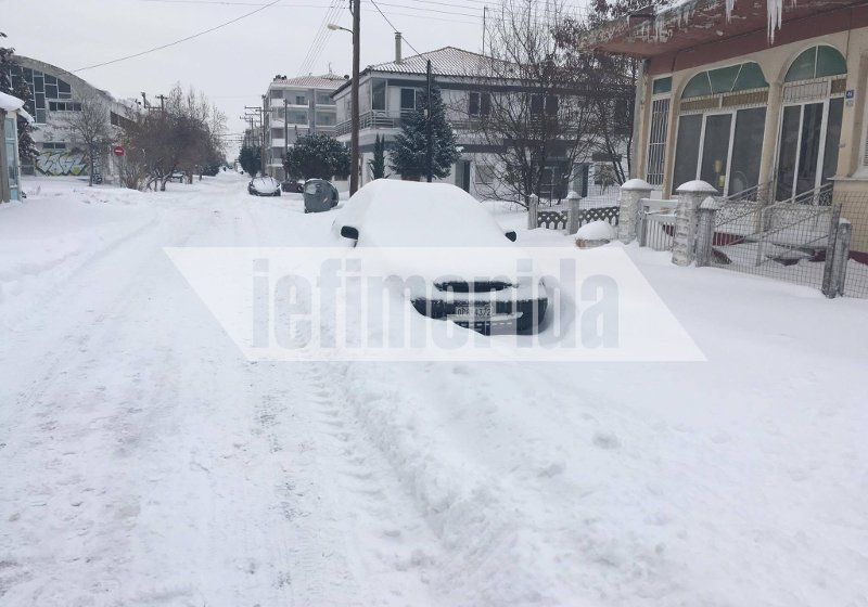 Θαμμένη στο χιόνι η Ορεστιάδα -14 οχήματα του στρατού στη μάχη του αποχιονισμού [εικόνες] | iefimerida.gr 1