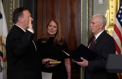 Oρκίστηκε νέος διευθυντής της CIA o Μάικ Πομπέο [εικόνες] | iefimerida.gr 0