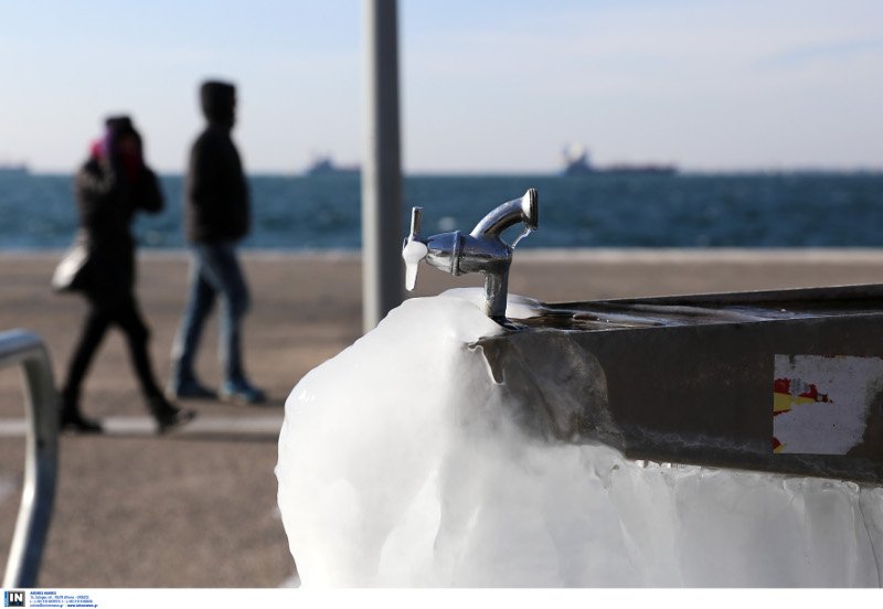 Εντυπωσιακές εικόνες από όλη την Ελλάδα: Πάγωσαν σιντριβάνια, λίμνες, υδραγωγεία! [εικόνες] | iefimerida.gr 12