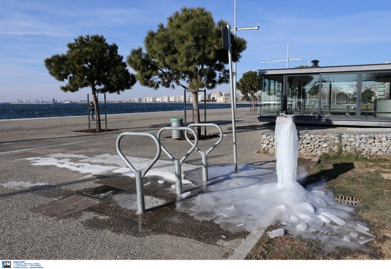 Εντυπωσιακές εικόνες από όλη την Ελλάδα: Πάγωσαν σιντριβάνια, λίμνες, υδραγωγεία! [εικόνες] | iefimerida.gr 13