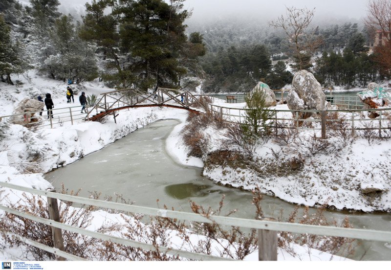 Εντυπωσιακές εικόνες από όλη την Ελλάδα: Πάγωσαν σιντριβάνια, λίμνες, υδραγωγεία! [εικόνες] | iefimerida.gr 15