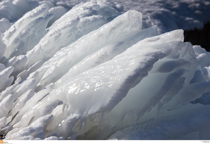 Εντυπωσιακές εικόνες από όλη την Ελλάδα: Πάγωσαν σιντριβάνια, λίμνες, υδραγωγεία! [εικόνες] | iefimerida.gr 26