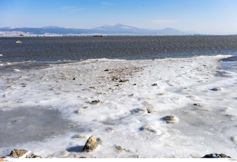 Εντυπωσιακές εικόνες από όλη την Ελλάδα: Πάγωσαν σιντριβάνια, λίμνες, υδραγωγεία! [εικόνες] | iefimerida.gr 27