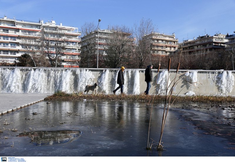 Εντυπωσιακές εικόνες από όλη την Ελλάδα: Πάγωσαν σιντριβάνια, λίμνες, υδραγωγεία! [εικόνες] | iefimerida.gr 2