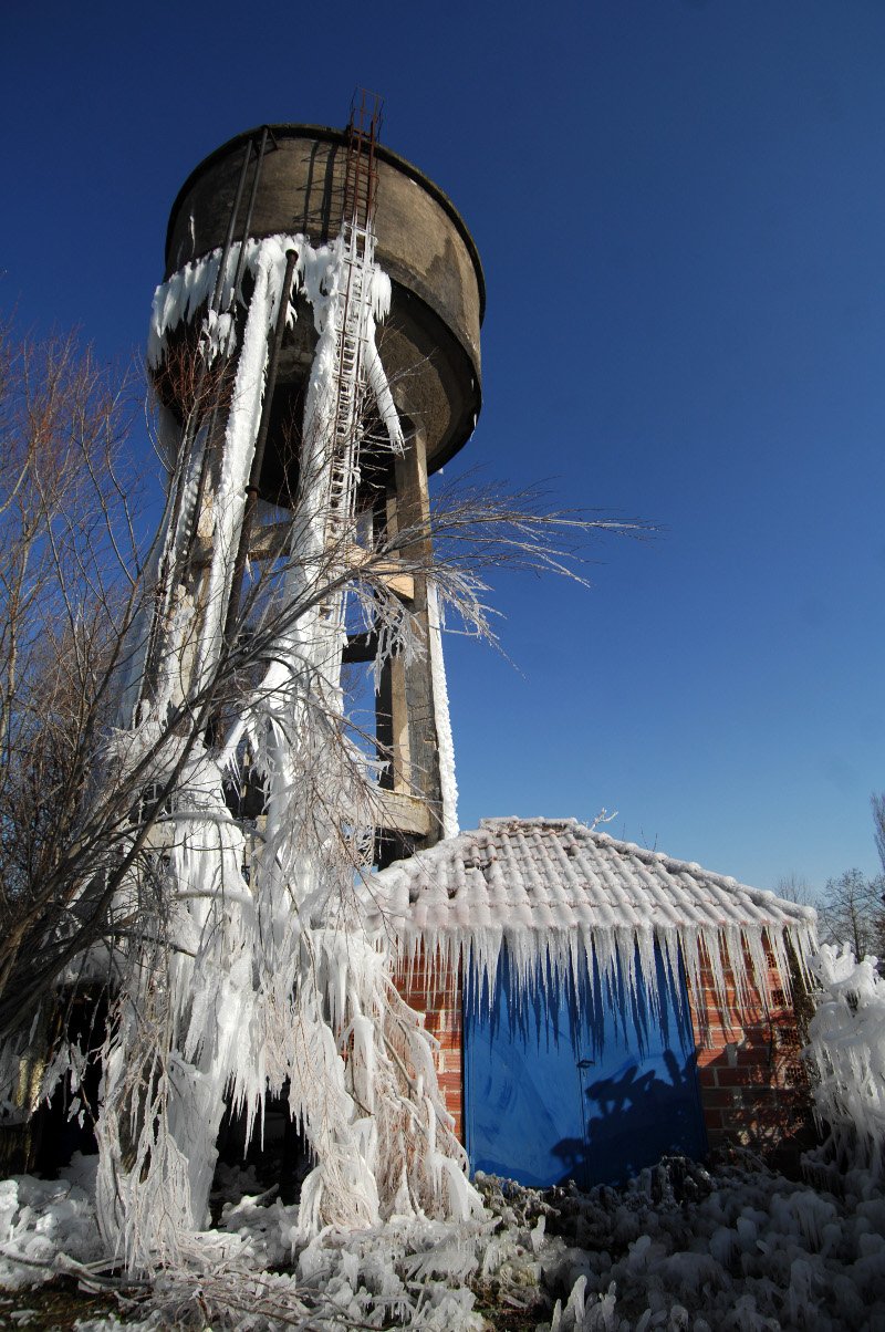 Εντυπωσιακές εικόνες από όλη την Ελλάδα: Πάγωσαν σιντριβάνια, λίμνες, υδραγωγεία! [εικόνες] | iefimerida.gr 30