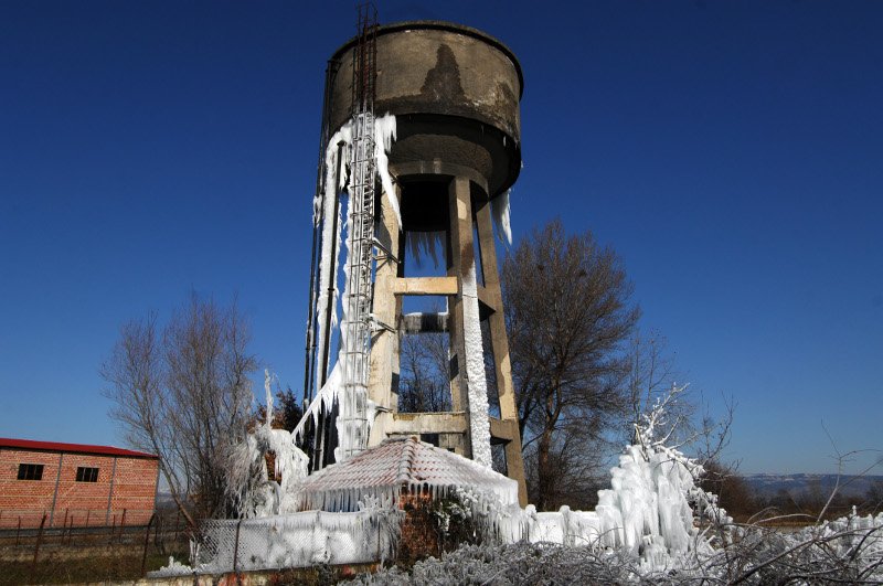 Εντυπωσιακές εικόνες από όλη την Ελλάδα: Πάγωσαν σιντριβάνια, λίμνες, υδραγωγεία! [εικόνες] | iefimerida.gr 31